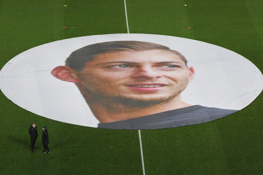 El FC Nantes rindió tributo al jugador argentino Emiliano Sala antes del partido entre contra el Saint Etienne. EFE