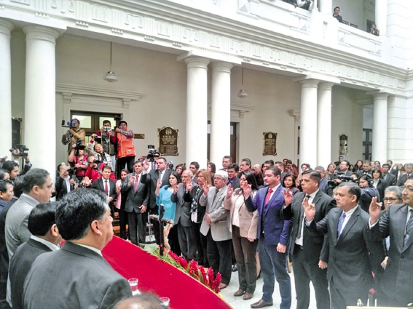 ACTO. Los 30 vocales constitucionales fueron posesionados ayer en el hall del Tribunal Supremo de Justicia.