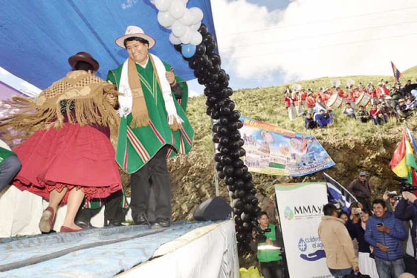 Actividad. El Presidente entregó ayer la represa Inca Pinta en el municipio de Poopó, departamento de Oruro.