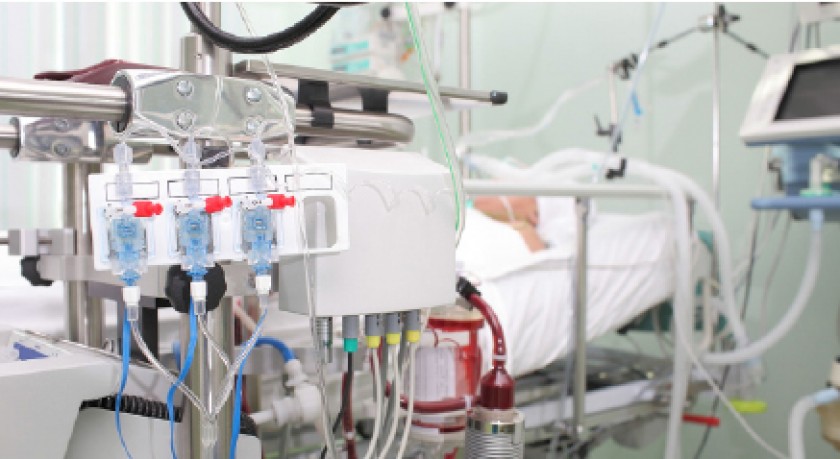 DOLOR. Santos Huanca Castillo permanece internado en la unidad de terapia intensiva del hospital Santa Barbara y su esta