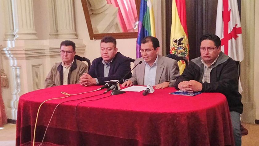 Los representantes de la Gobernación en Fancesa dieron una conferencia de prensa esta mañana. FOTO: CORREO DEL SUR