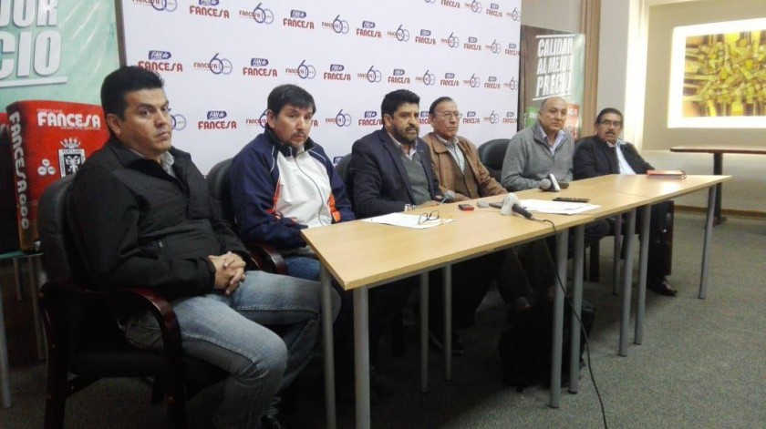 Los representantes de la Alcaldía y la Universidad en conferencia de prensa esta mañana. FOTO: Enrique Quintanilla