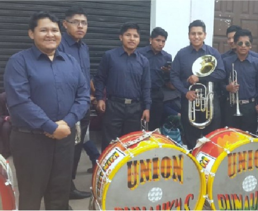 MÚSICA. La banda Unión Runauk'as llegó desde Cochabamba con nuevo repertorio.