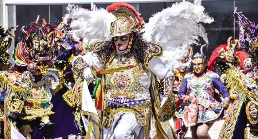 La fastuosa entrada folclórica del Carnaval de Oruro irradia nuevamente belleza y esplendor.