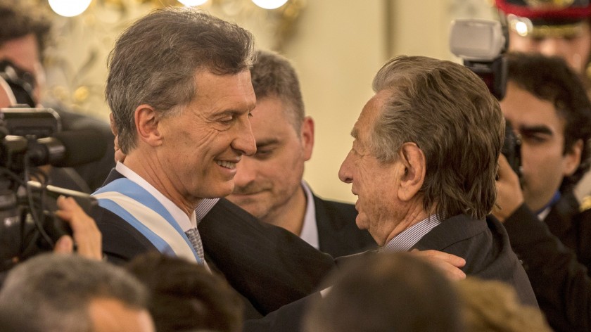 Padre e hijo en la Casa Rosada. Foto: Internet
