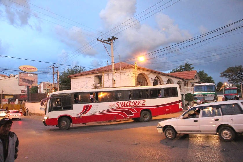 El tráfico vehicular en la zona de la Terminal es caótico durante casi todo el día. Foto: CORREO DEL SUR
