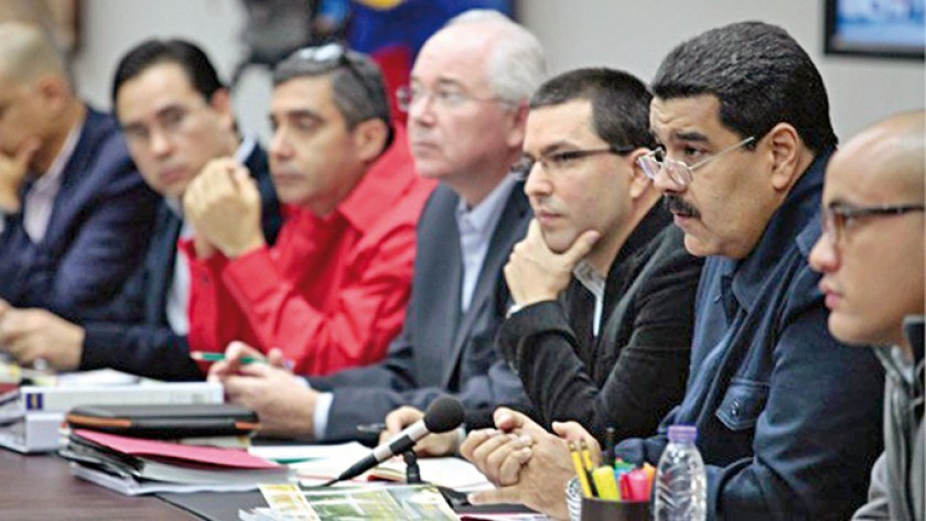 GOBIERNO. El Mandatario venezolano apunta a una reestructuración de su equipo de ministros para afrontar la crisis polít