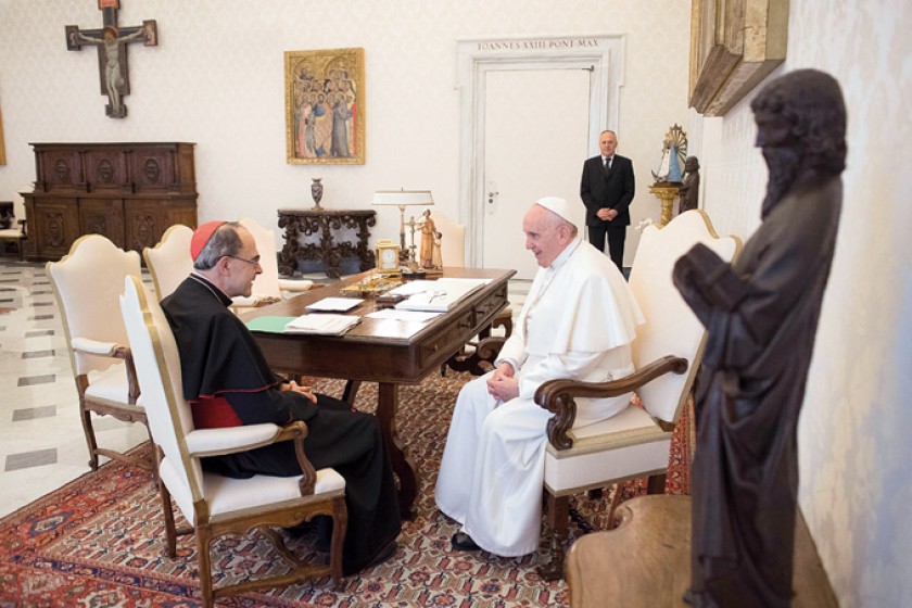 Encuentro. El papa Francisco recibe al arzobispo de Lyon, el cardenal Philippe Barbarin, en el Vaticano.