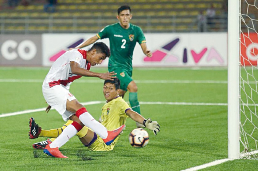 Un pasaje del partido entre Bolivia y Perú en el marco del Sudamericano Sub 17, que se juega en el vecino país.