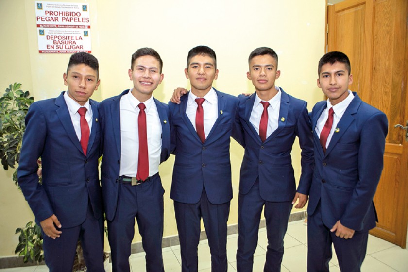 Alexi Auza, Diego Meneses, Julio Rodríguez,  Mirko Flores y Sebastián Urcullo.