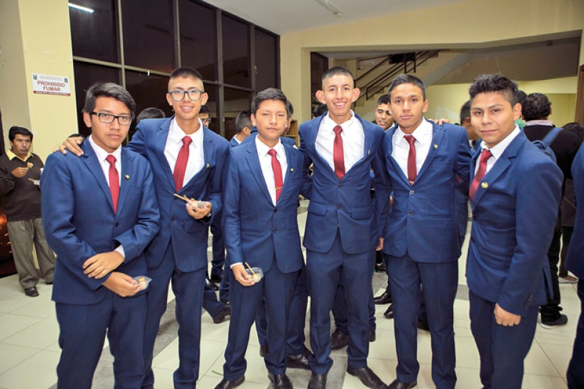 Manuel Choque, Anghelo Téllez, Mauricio Flores,  Gabriel Pereira, Mauricio Calizaya y Fernando Saigua.
