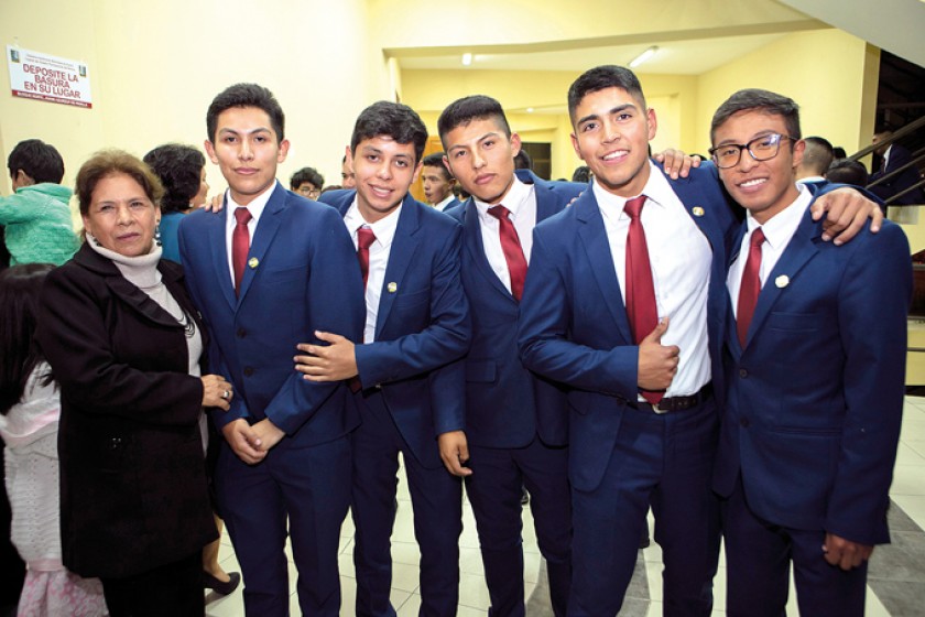Gladis Ameller, Aly Agreda, Adrián Fonseca, Israel Beltrán, Castro Shore y Oscar Quevedo.