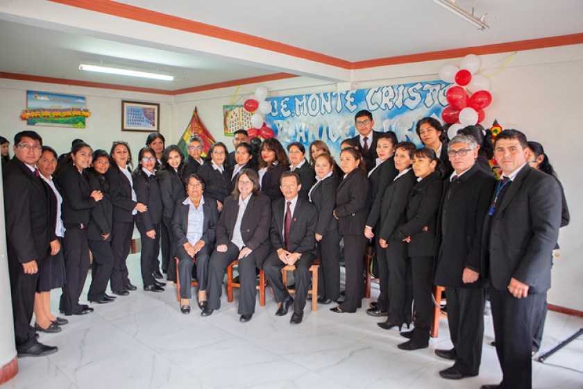 Personal docente de la unidad educativa Monte Cristo.