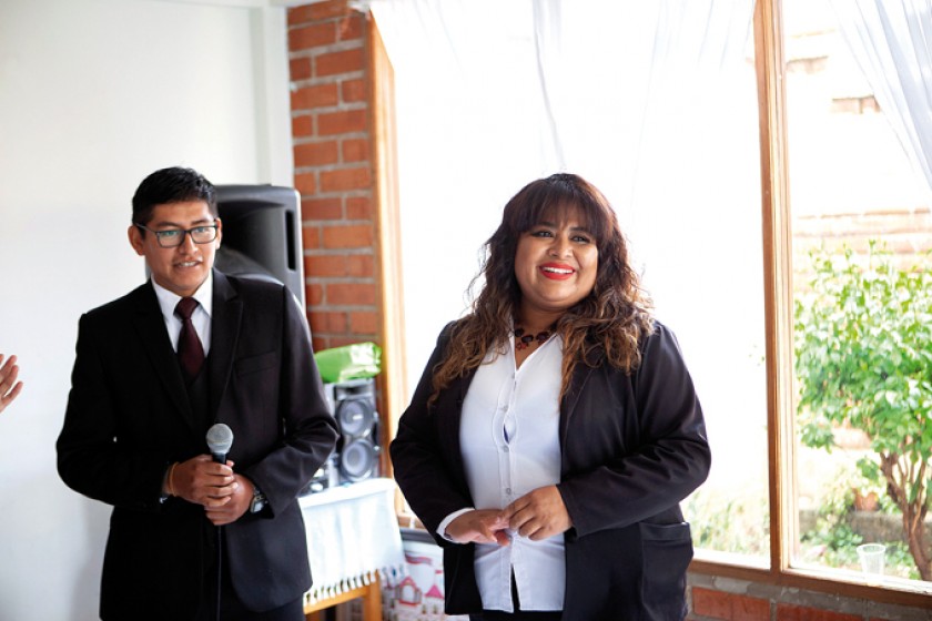 La profesora Carmen Medrano fue felicitada  por su cumpleaños.