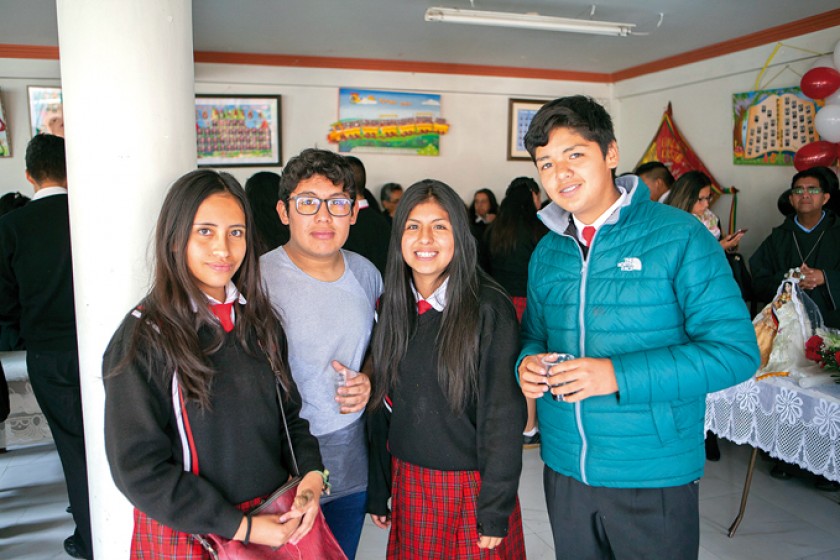 Yoselin Herbas, Samuel Espada, Janina Julián y Denis Ibáñez.