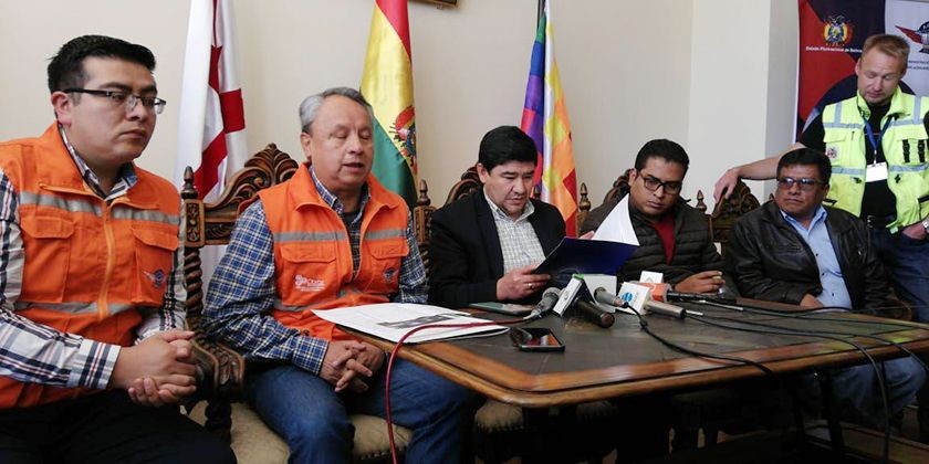 La conferencia de prensa de autoridades departamentales junto con representantes de AASANA. FOTO: Enrique Quintanilla