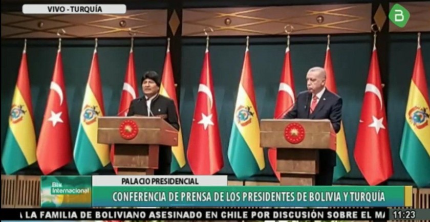 El presidente Evo Morales con su homólogo turco Recep Tayyip Erdogan en conferencia de prensa. FOTO: Bolivia TV