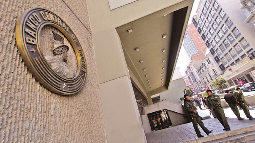 El Banco Central de Bolivia (BCB) bajó la tasa de encaje legal a 31.5% para los depósitos en moneda extranjera. archivo