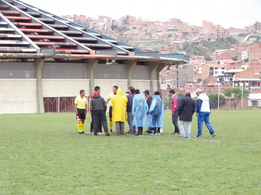 El sábado 16 de marzo se postergó el partido entre Fancesa y Nacional Sucre por la lluvia que dejó anegada la cancha aux