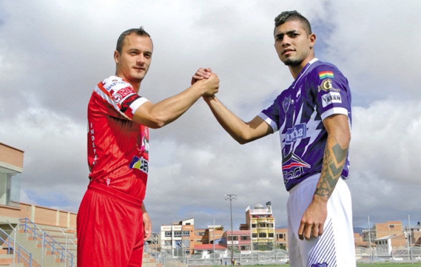 El paraguayo Juan Godoy (i) y el colombiano Kevin Nieto son los goleadores de Independiente y Stormer’s, respectivamente