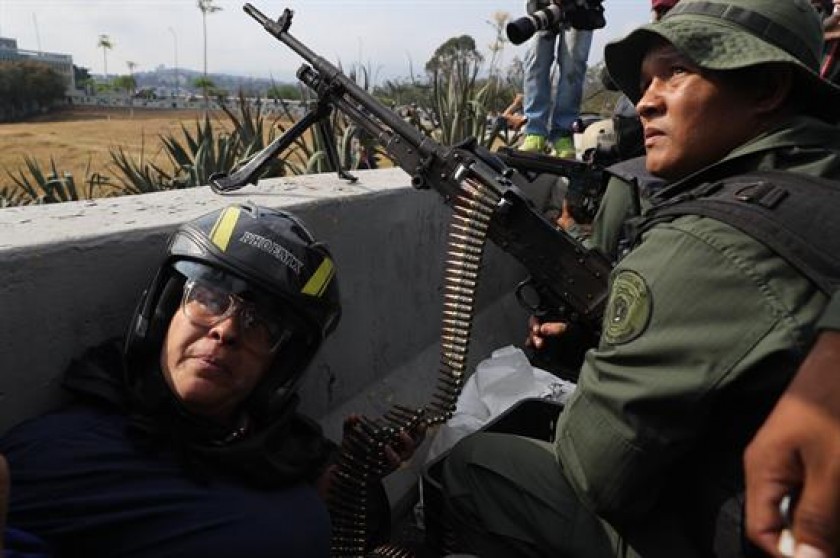 Miembros de las Fuerzas Armadas Bolivarianas participaron de una manifestación en apoyo a Guaidó. FOTO: EFE