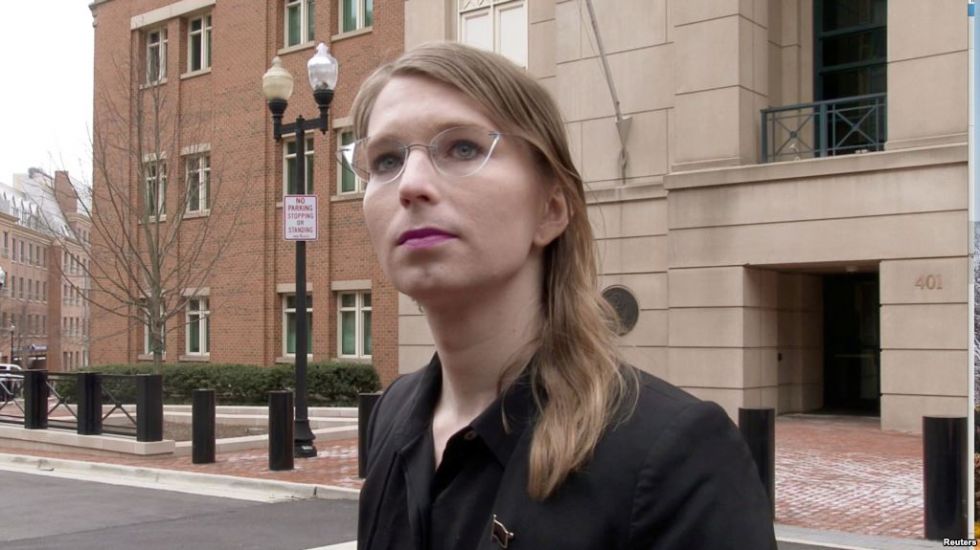Chelsea Manning salió el jueves 9 de mayo de 2019 del Centro de Detención de Alexandria, donde pasó 62 días acusada de desacato por negarse a responder sobre WikiLeaks.