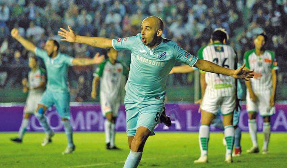 El delantero argentino Marcos Riquelme, fue el autor de los dos goles para un Bolívar que se coonsagró campeón en Santa Cruz.