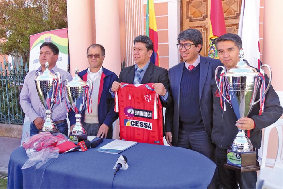 El acto se desarrolló ayer, en el Palacete de El Guereo y contó con la participación de los dirigentes, jugadores e hinchas de ambos planteles.