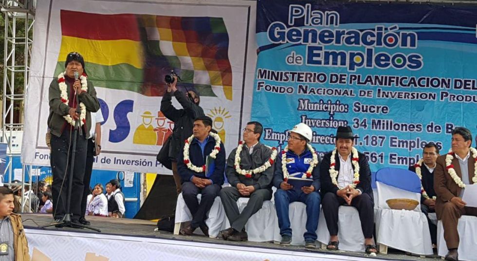 El presidente Evo Morales durante el acto de entrega de enlosetados este lunes en Sucre.