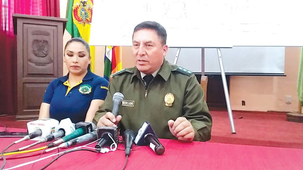 INFORME. El director Nacional de la Felcv, coronel Miguel Ángel Mercado, en Sucre.