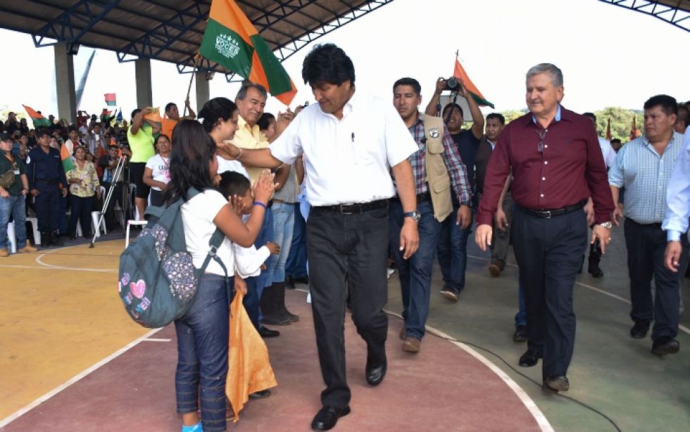 El presidente Evo Morales también visitó La Guardia, donde entregó una infraestructura educativa.