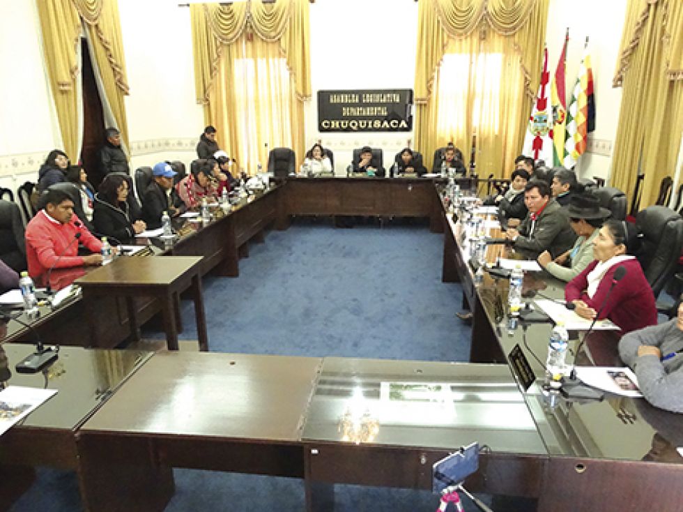 asamblea. Los legisladores departamentales elegirán a sus directivos en los próximos días.