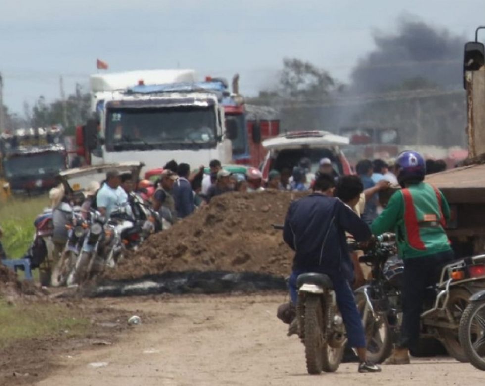 Uno de los puntos de bloqueo en la ruta al Beni.