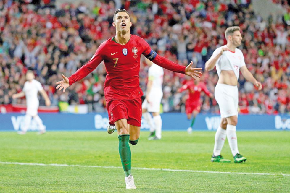 Cristiano Ronaldo anotó un triplete para poner a su selección en la final.