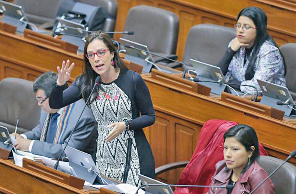 CRISIS. Congresistas peruanos debaten sobre la propuesta del Gobierno de Martín Vizcarra.