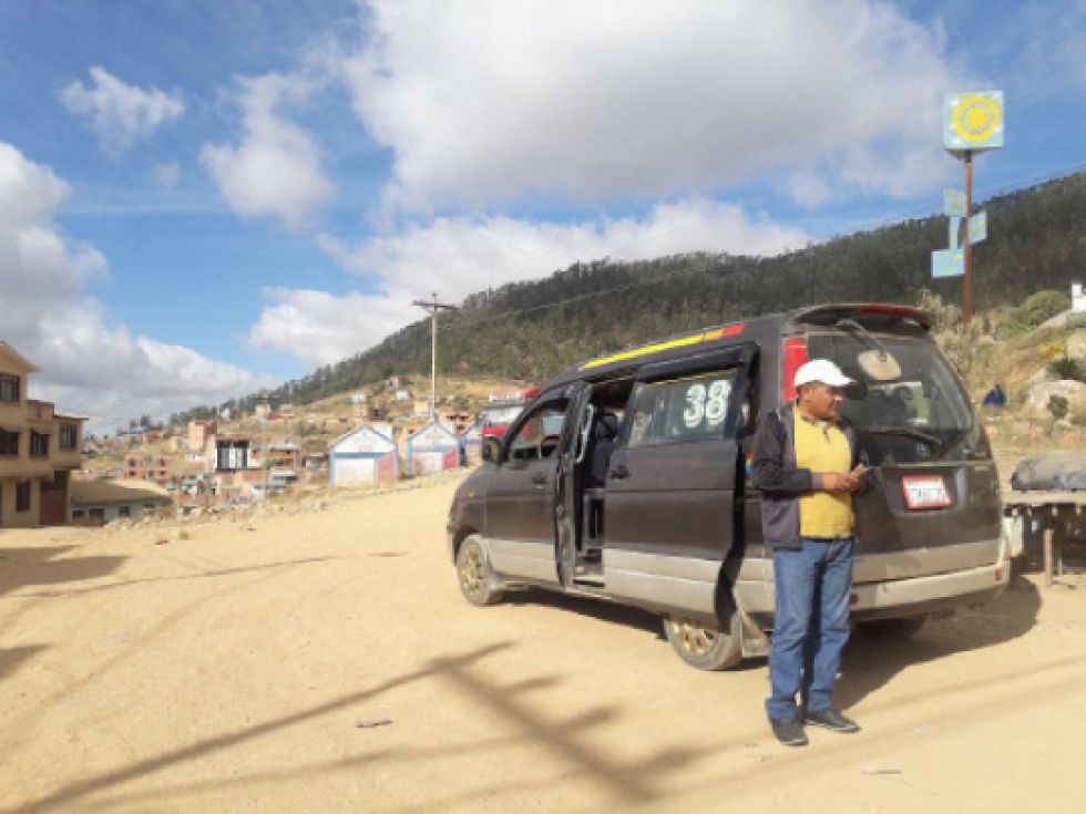 TRANSPORTE. Varios vecinos se organizaron para crear un servicio de transporte alternativo.