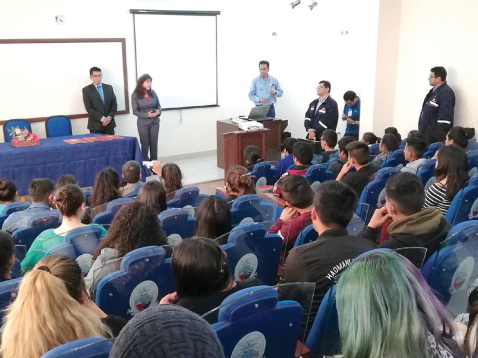 CAPACITACIÓN. Universitarios recibieron capacitación sobre situaciones de riesgo.