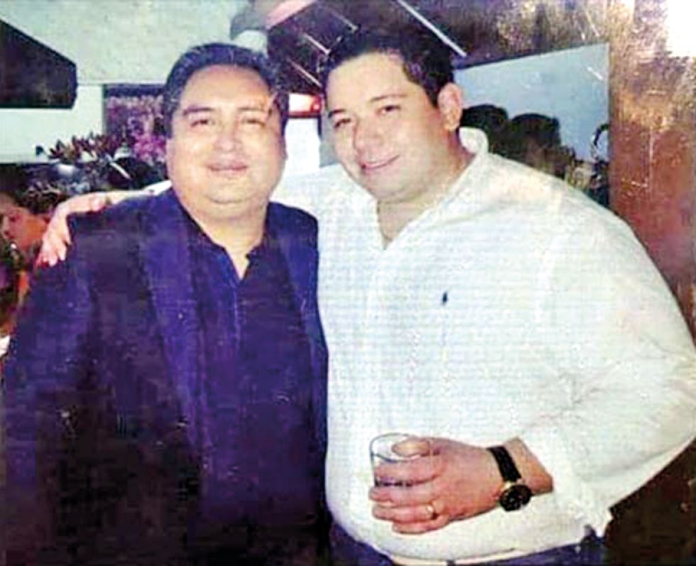 PROCESO. Una de las fotos que circulan en redes del exmagistrado Osvaldo Valencia junto con Pedro Montenegro.