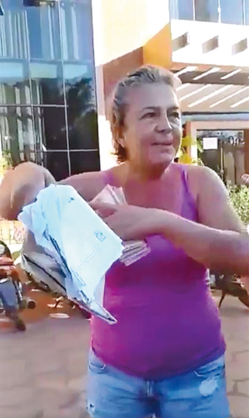 DENUNCIA. Captura de uno de las escenas que muestran los videos que circulan en las redes.