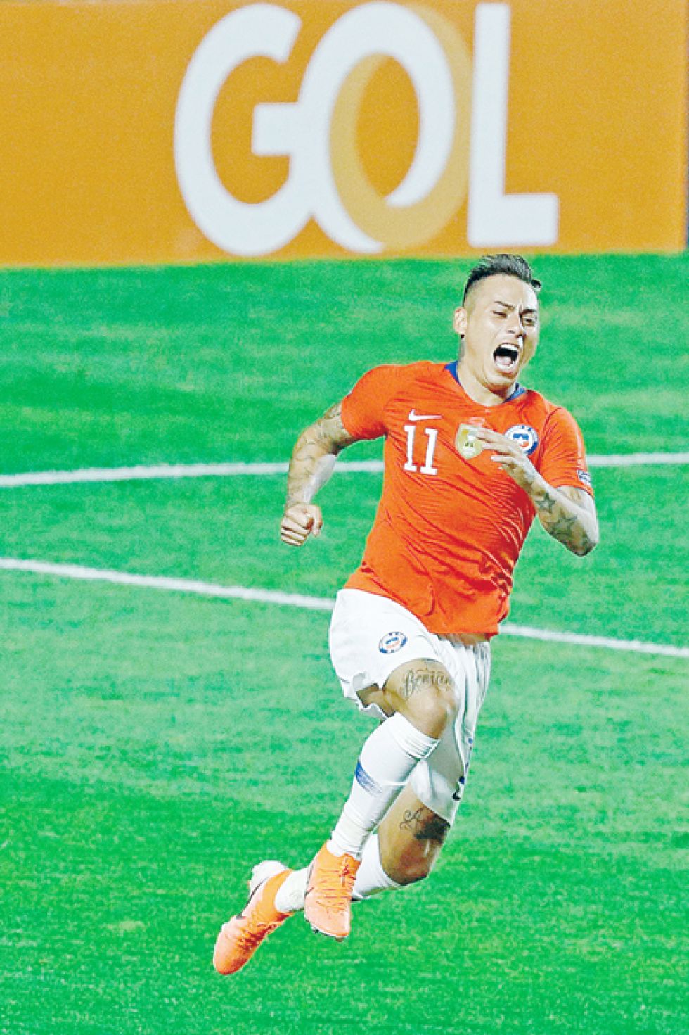 El delantero chileno Eduardo Vargas anotó un doblete para el triunfo de su selección sobre Japón.