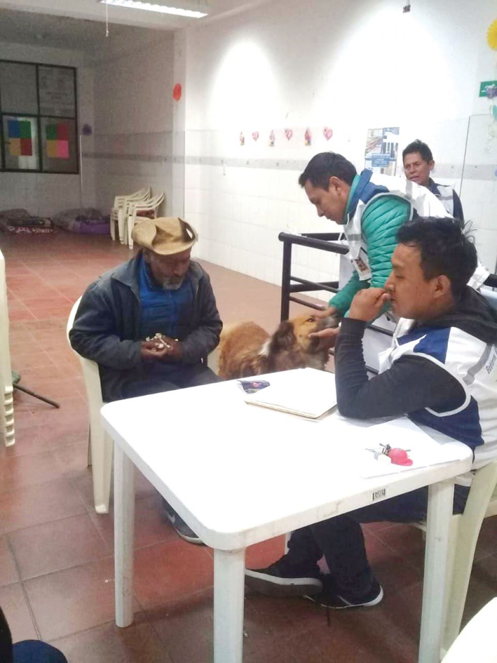 ATENCIÓN. Persona en situación de calle fue trasladada al albergue junto a su mascota.