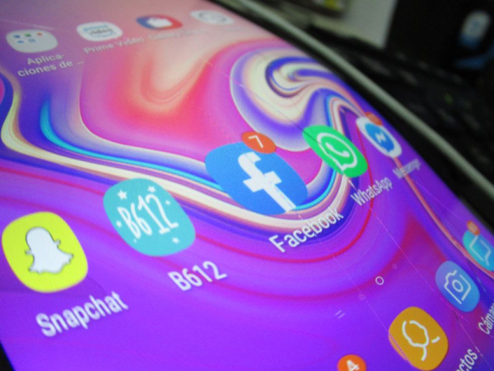 DESCONFIANZA. Hay personas que entablan relaciones en las redes sociales con personas desconocidas que utilizan perfiles falsos.