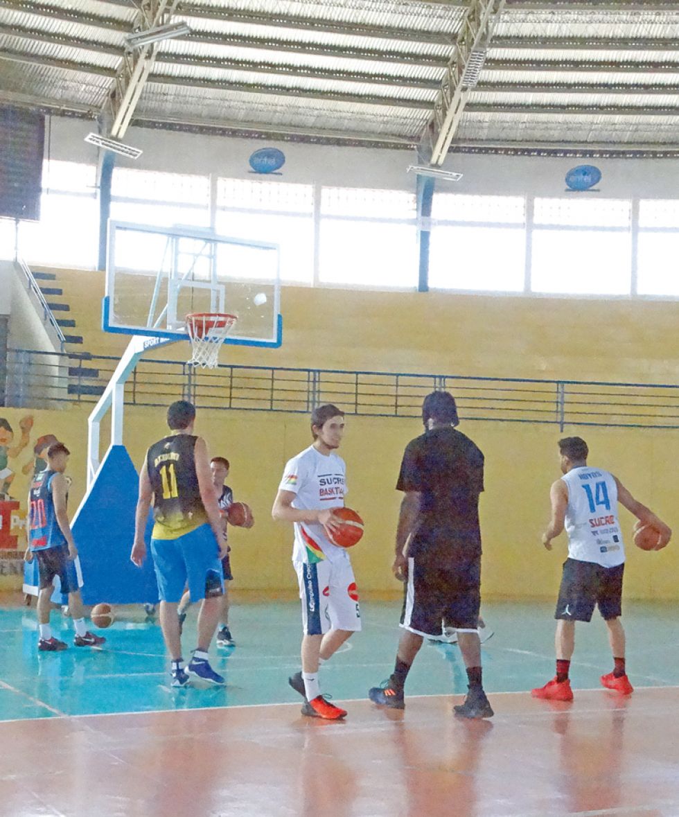 El plantel capitalino entrenó ayer en el Coliseo Jorge Revilla Aldana, donde esta noche jugará ante La Salle.