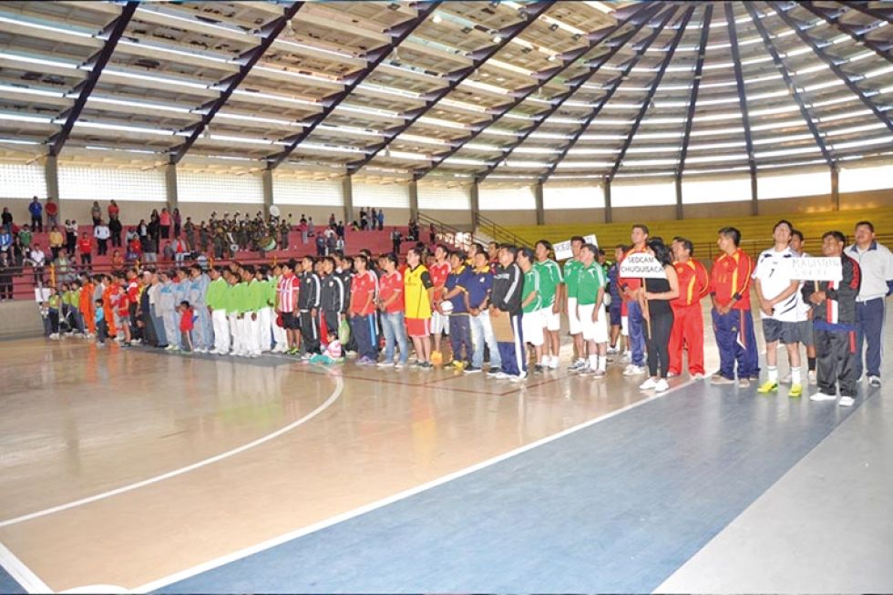 Inauguración del torneo de fútbol de salón desarrollado en el coliseo de la Tercera Fase del Estadio Patria.