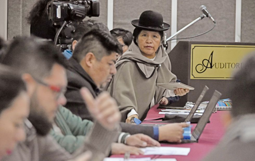 elecciones. Autoridades del TSE se reunieron con delegados de los nueve partidos políticos y alianzas para explicar los reglamentos vigentes.