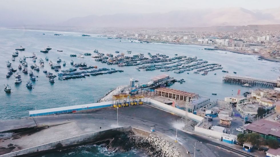 ILO. Vista aérea del puerto al que Bolivia apunta para comerciar mercancías en volúmenes mayores, en lugar de paradas en suelo chileno.