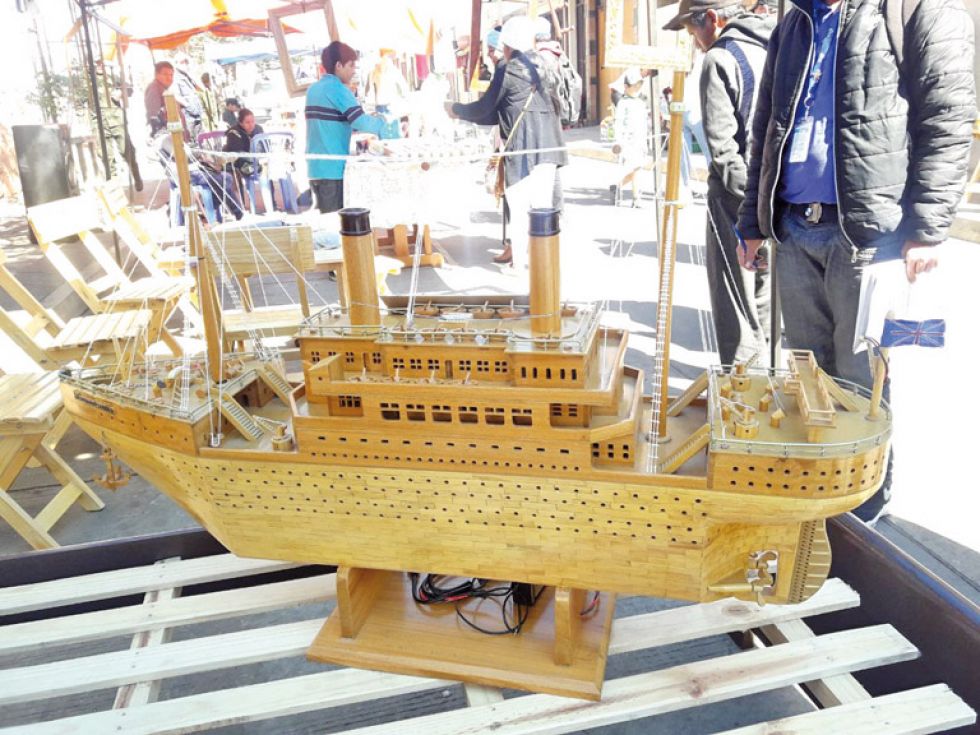 FERIA. Presentaron variedad de productos hechos en madera, goma y metalmecánica.