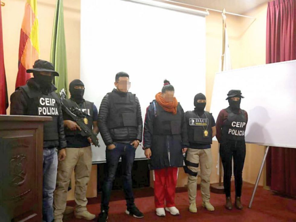 PRESENTACIÓN. La Policía realizó la aprehensión de los supuestos antisociales.