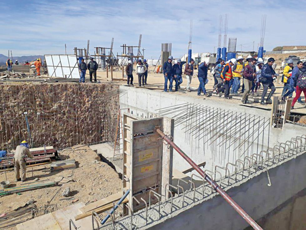 OBRA. En una inspección ayer se conoció que ya concluyeron con la etapa de cimentación.
