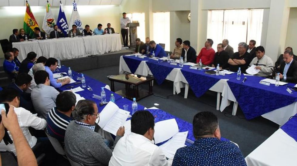 La reunión de los clubes en el Consejo Superior de la FBF en Cochabamba.